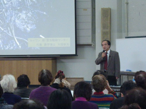 須賀川市中央公民館でハチの生態・対処法を講演