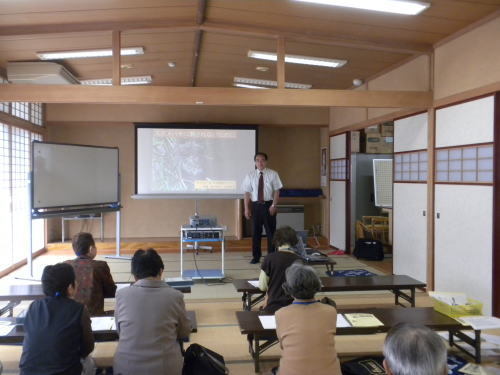 郡山市立赤木地域公民館でハチの生態・対処法を講演