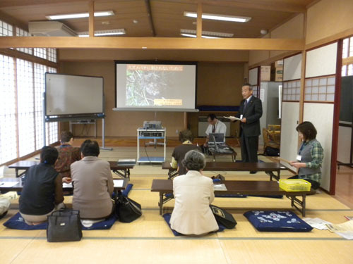 郡山市立赤木地域公民館でハチの生態・対処法を講演