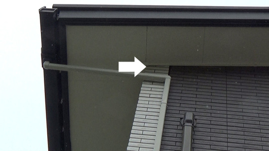 ハチ駆除-須賀川市で隙間から謎のハチが出入り