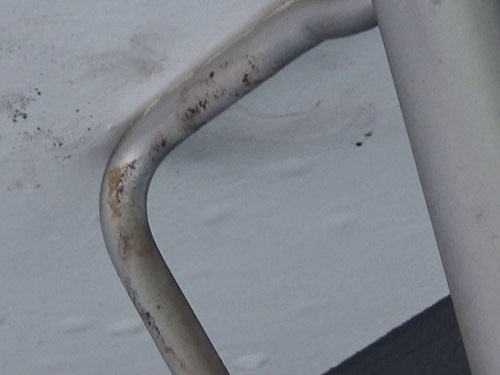 コガタスズメバチの巣の撤去跡（郡山市）