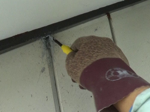 コーキング剤の除去作業（小野町）